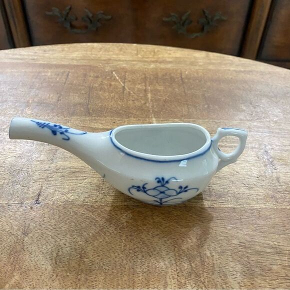 Antique blue and white flow blue onion infant invalid feeder - Picture 1 of 3